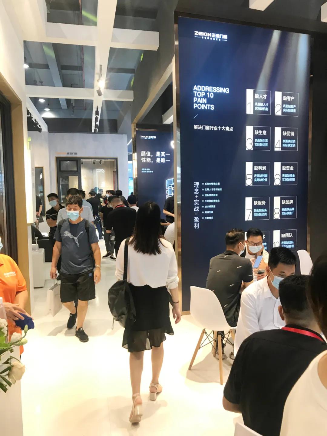 展會直擊 | 建博會火爆開幕，正金門窗攜手**功夫巨星甄子丹煥新呈現！