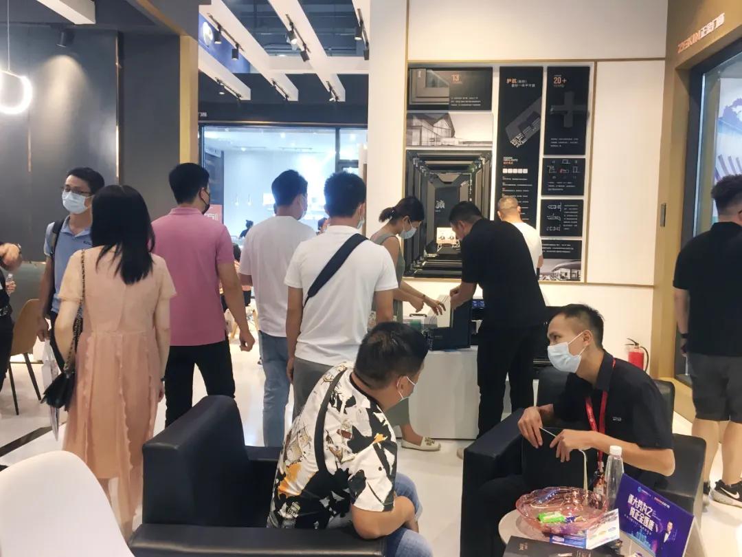 展會直擊 | 建博會火爆開幕，正金門窗攜手**功夫巨星甄子丹煥新呈現！