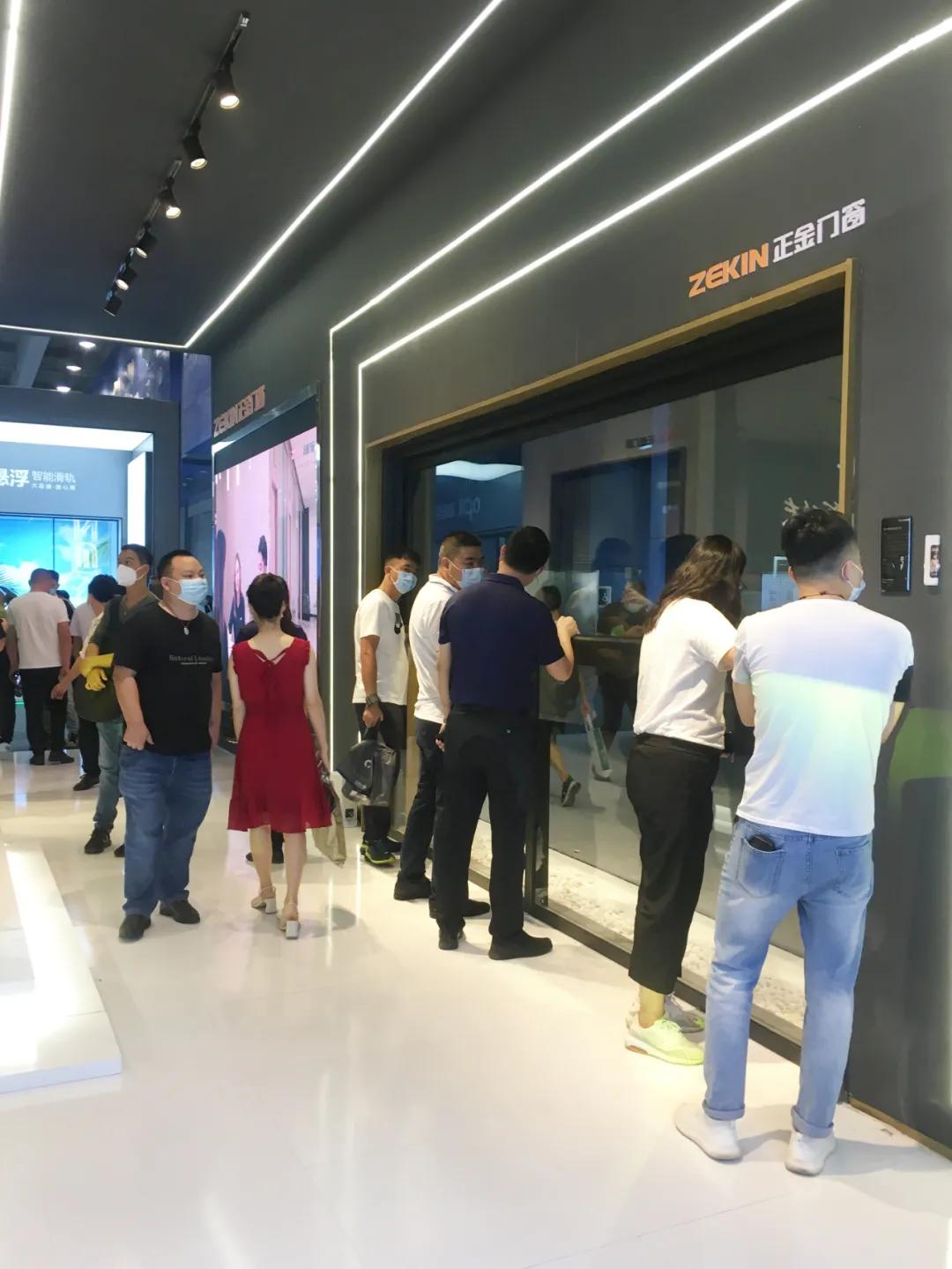 展會直擊 | 建博會火爆開幕，正金門窗攜手**功夫巨星甄子丹煥新呈現！