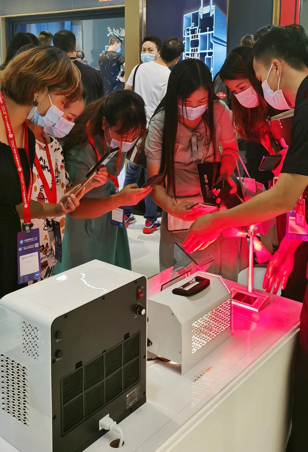 展會直擊 | 建博會火爆開幕，正金門窗攜手**功夫巨星甄子丹煥新呈現！